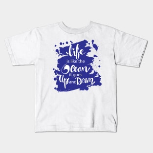 Life is like the ocean it goes up and down. hand lettering. Kids T-Shirt